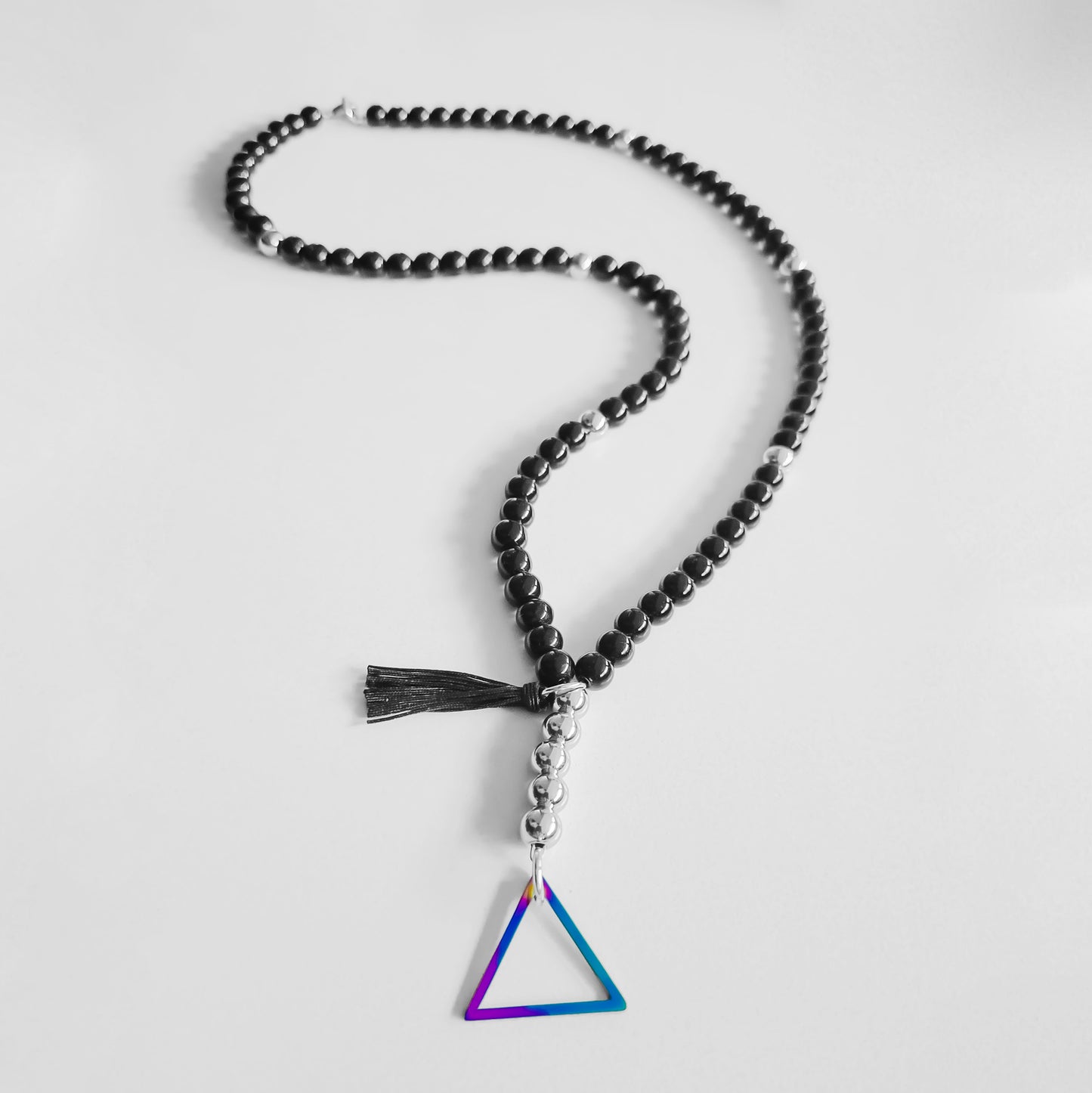 COLLAR ONIX CON TRIANGULO TORNASOL