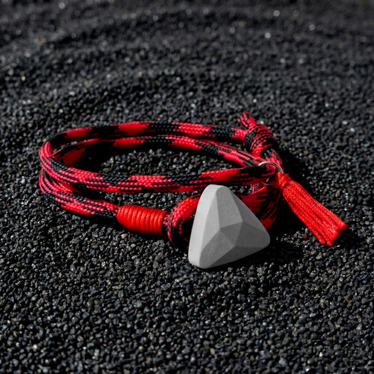 AESTHETIC TRIANGLE MIX RED, PULSERA TRIANGULO DE CONCRETO