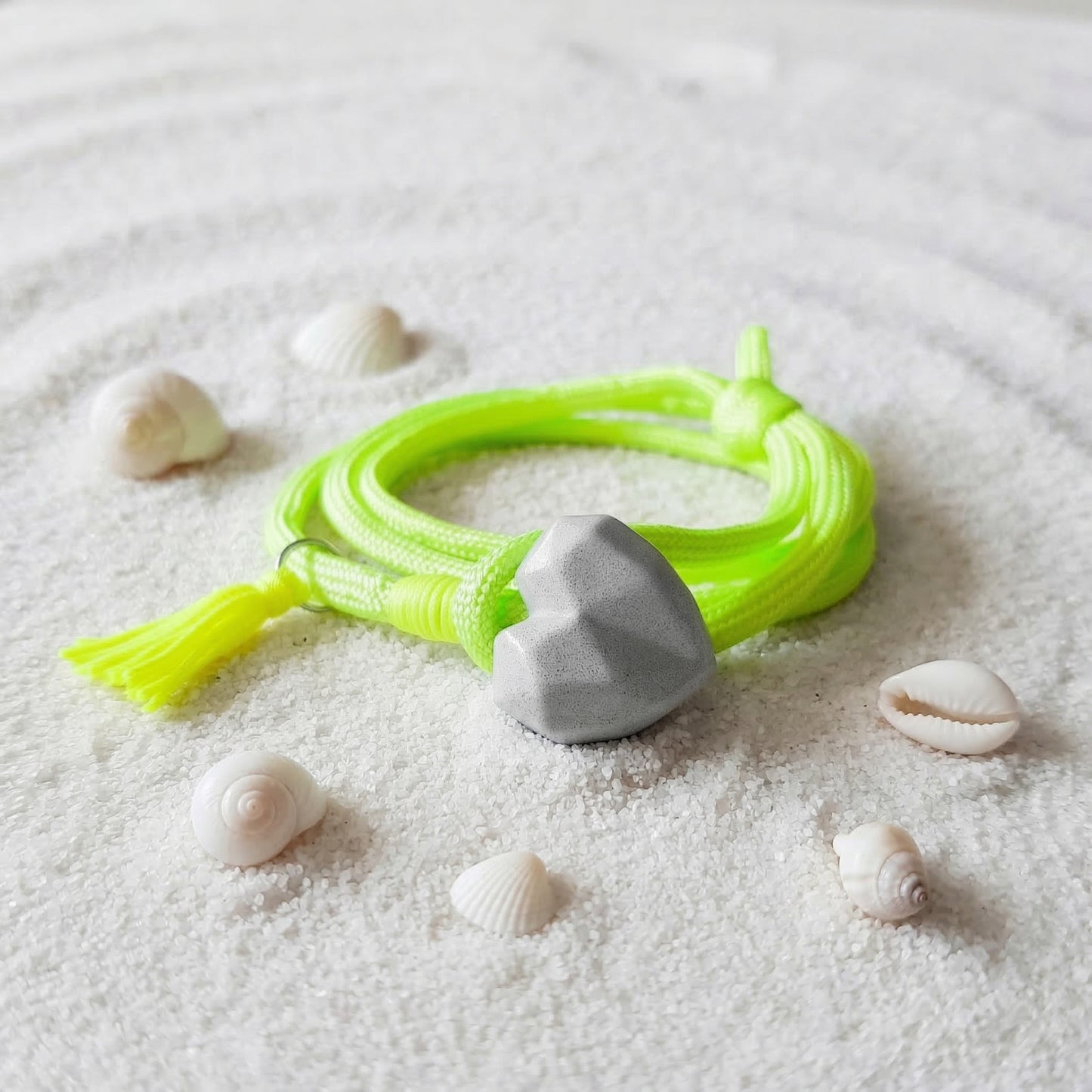 PULSERA CORAZON CONCRETO CORDON NEON