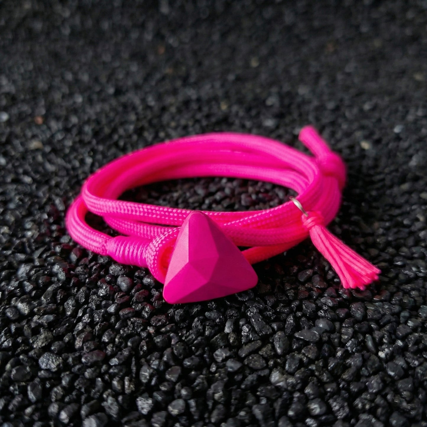 AESTHETIC TRIANGLE PINK, PULSERA TRIANGULO DE CONCRETO