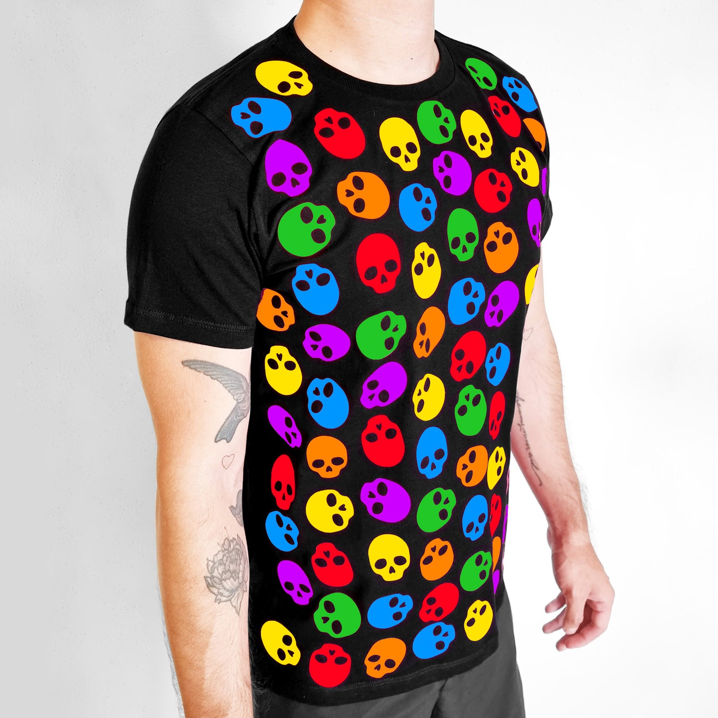 RAINBOW SKULLS TEE