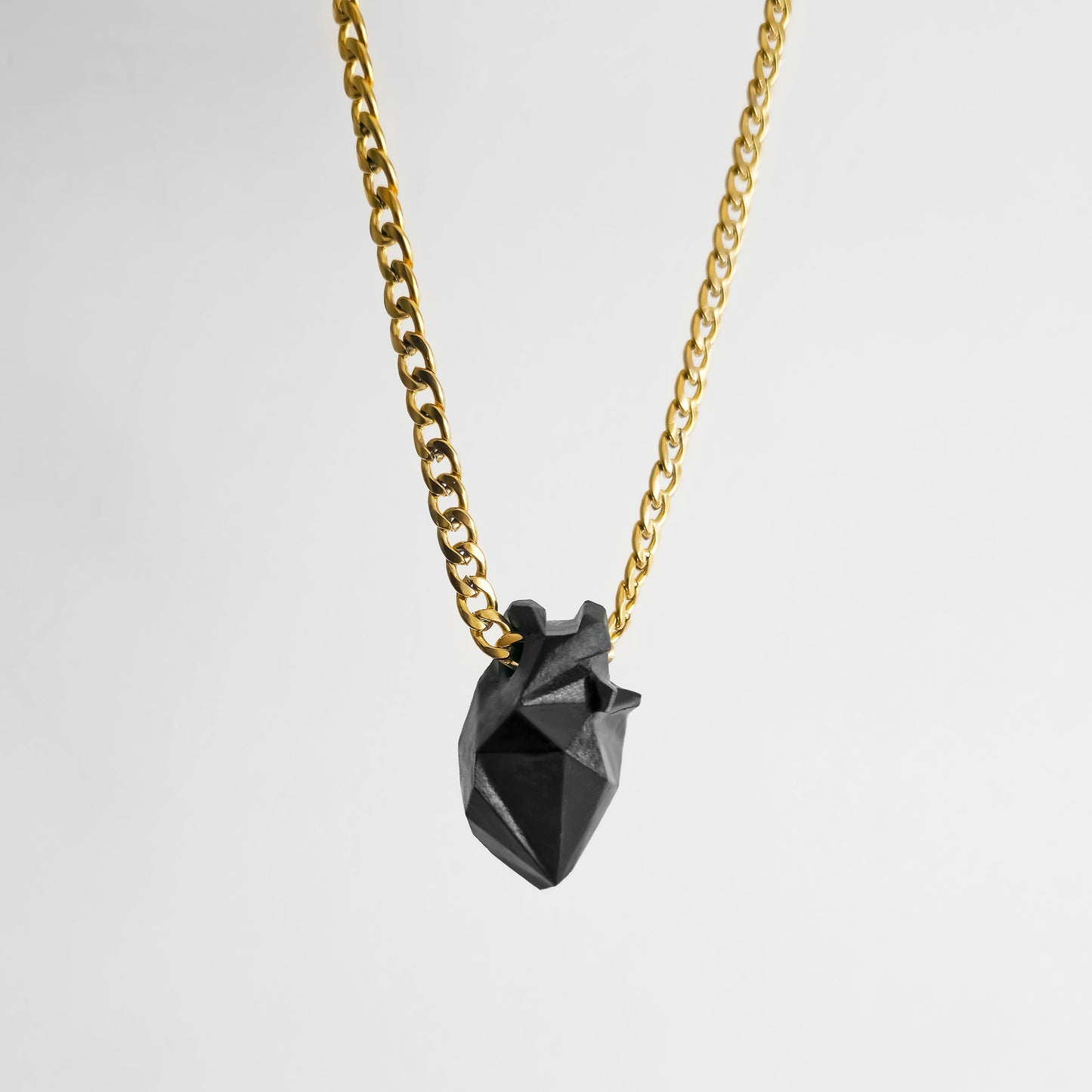 DARK HEART GOLDEN NECKLACE