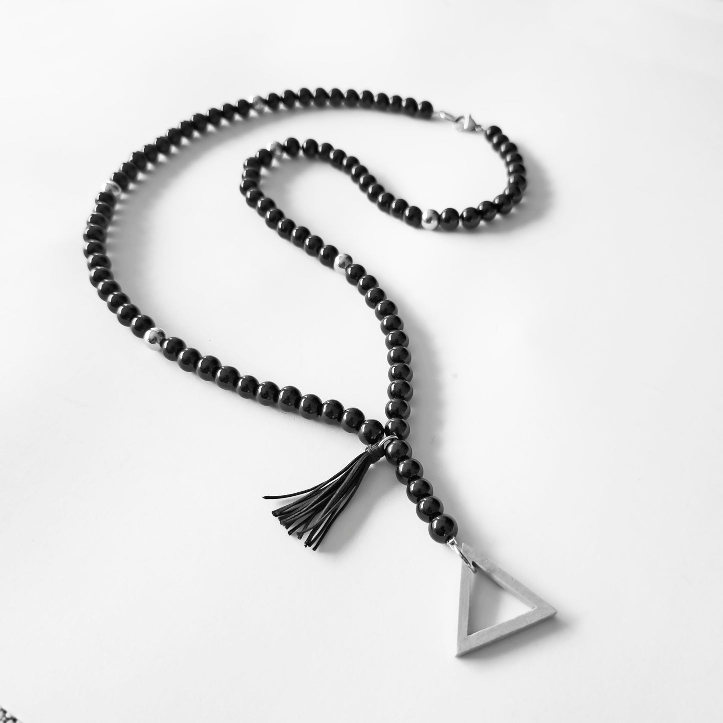 STONE TRIANGLE NECKLACE