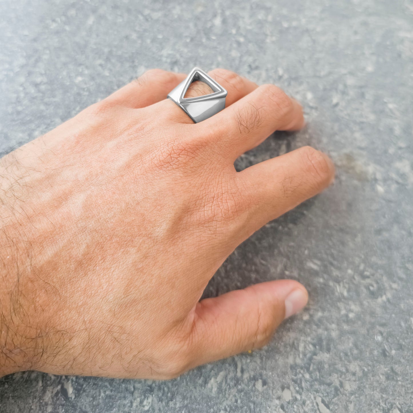 TRIANGLE RING