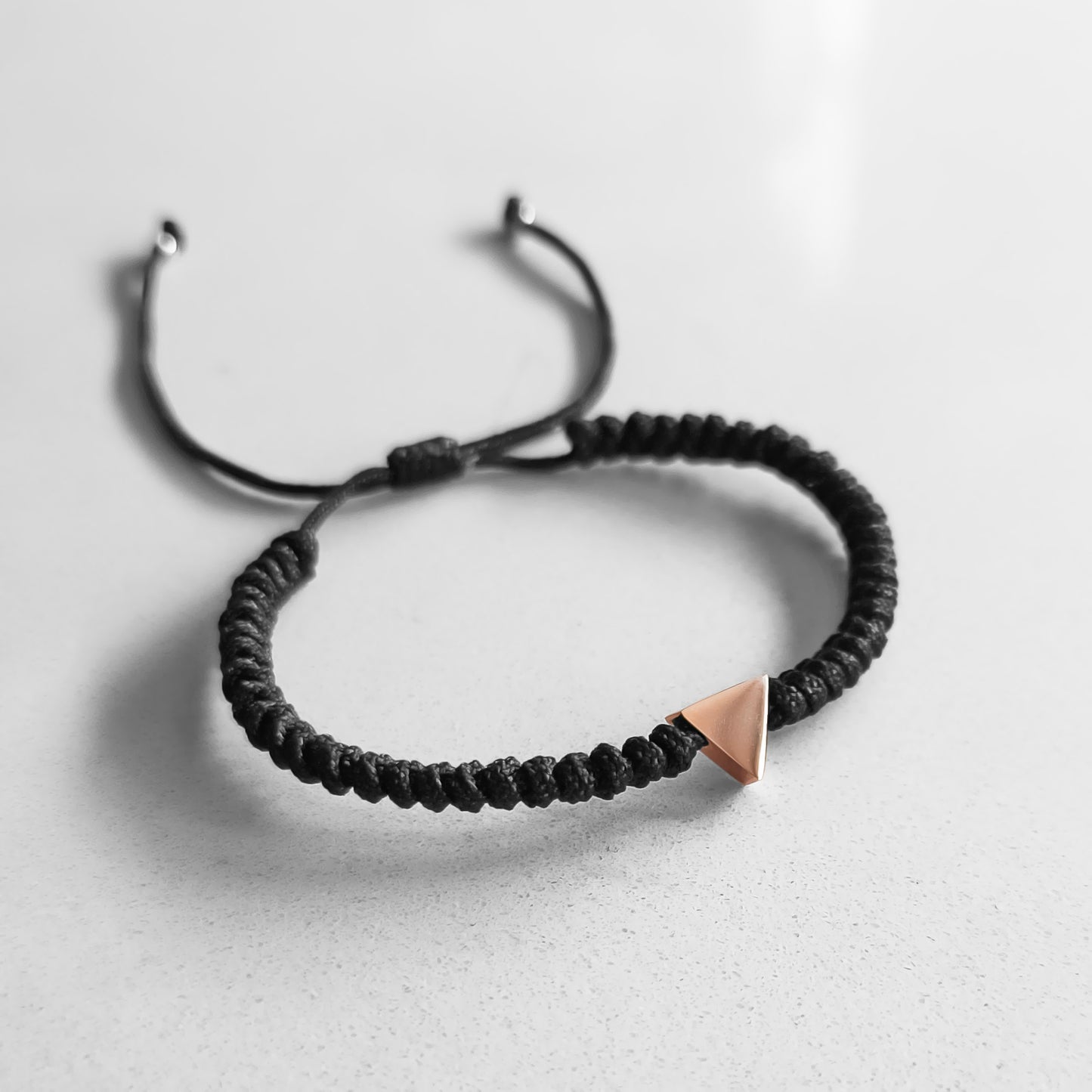 TINY ROSE GOLD TRIANGLE BLACK