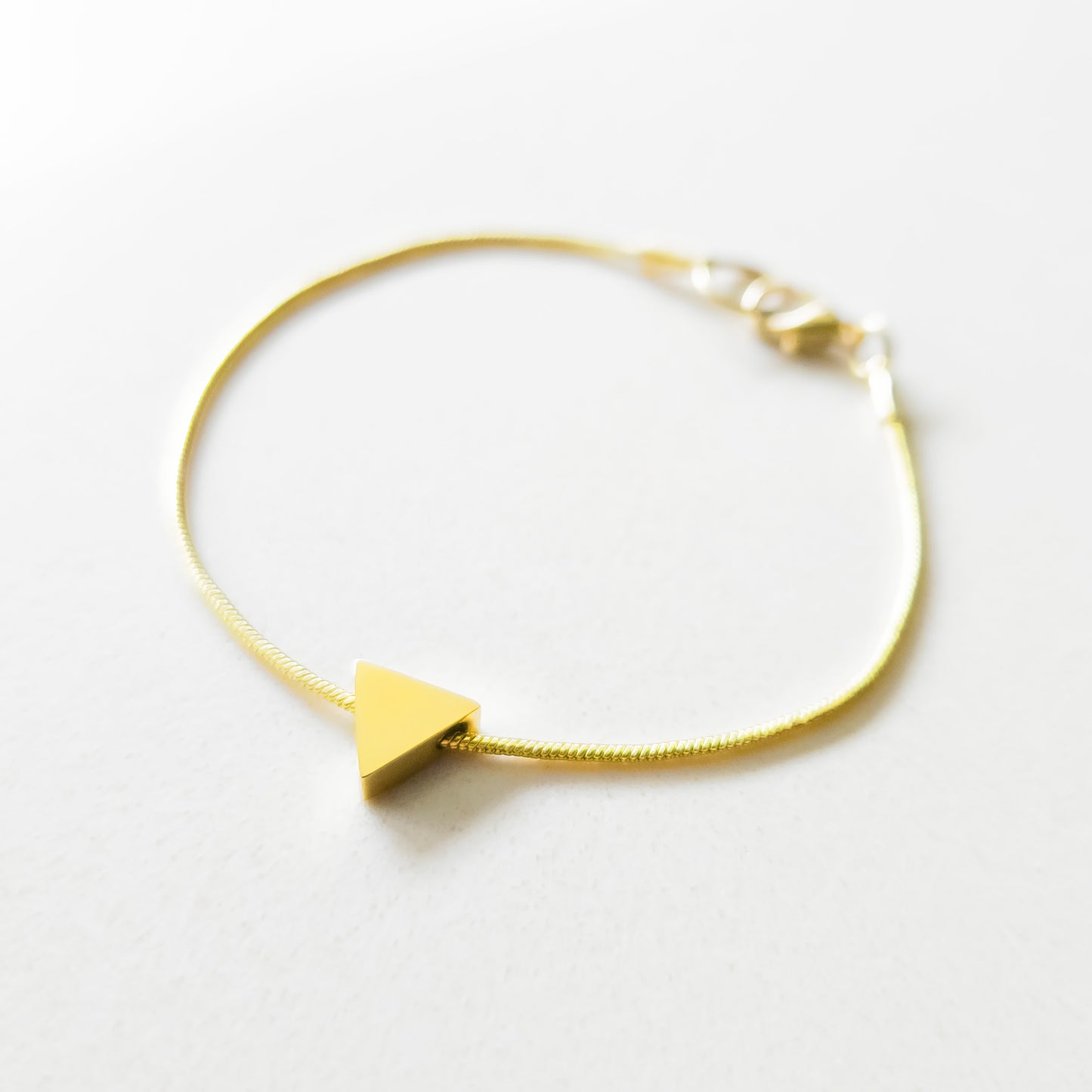 MINI GOLDEN TRIANGLE BRACELET