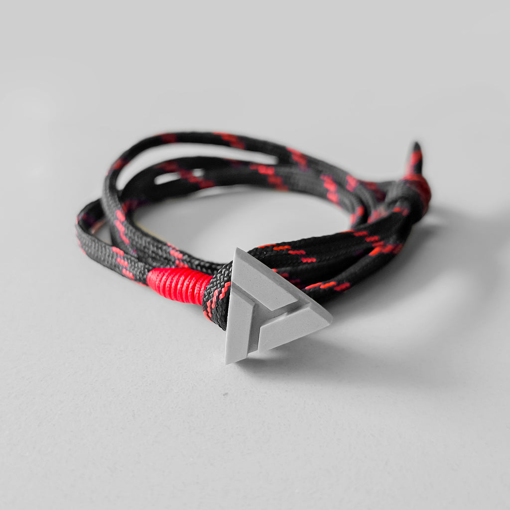 BLACK SLICED TRIANGLE