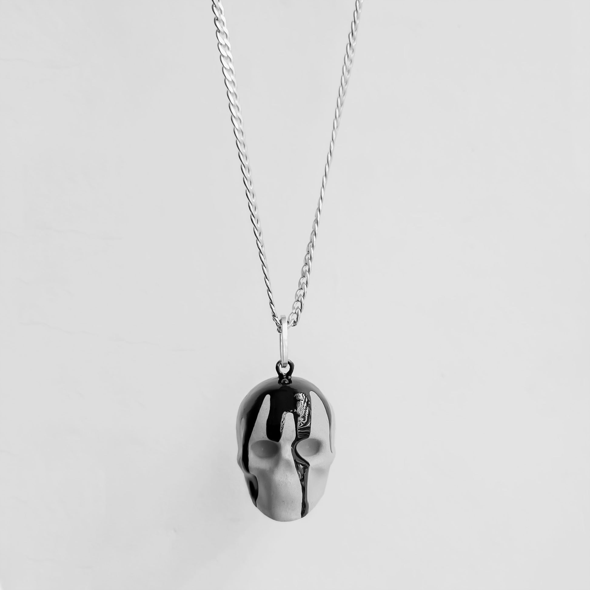 POLISHED DARK SKULL