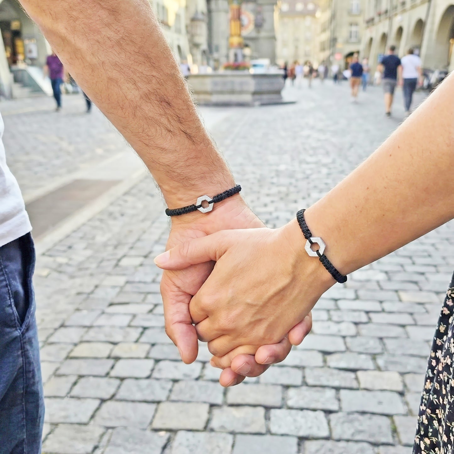 LOVERS BLACK, SET PULSERAS CON HEXAGONO SIMBOLO DE UNION