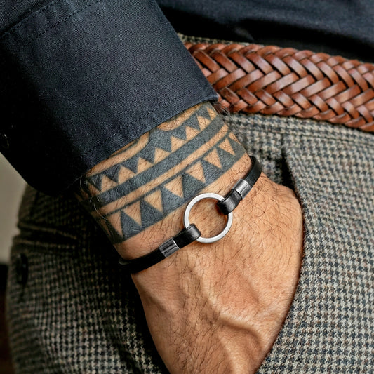 PULSERA ARO DE ACERO Y CORDON PIEL