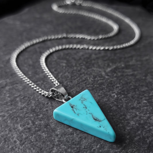 TRIANGLE TURQUOISE.  COLLAR CADENA DE ACERO INOXIDABLE CON DIJE TRIANGULO
