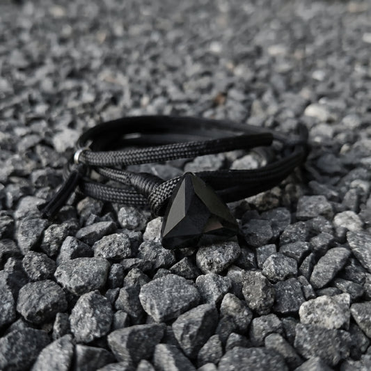 AESTHETIC TRIANGLE DARK, PULSERA TRIANGULO DE CONCRETO