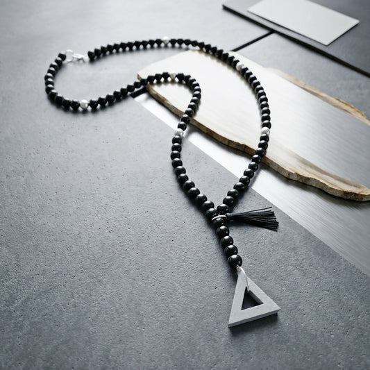 COLLAR ONIX CON TRIANGULO CONCRETO