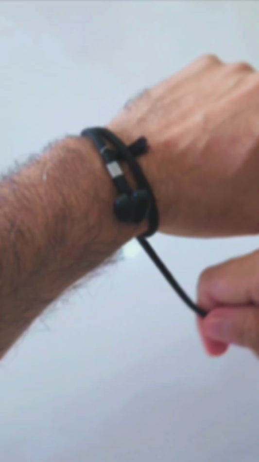 PULSERA CORAZON CONCRETO NEGRO CORDON NEGRO