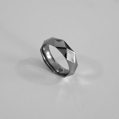 GEOMETRIC RING